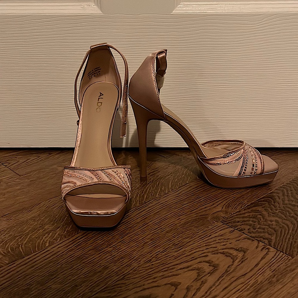 Aldo brand, size 6, light rose pink colour.